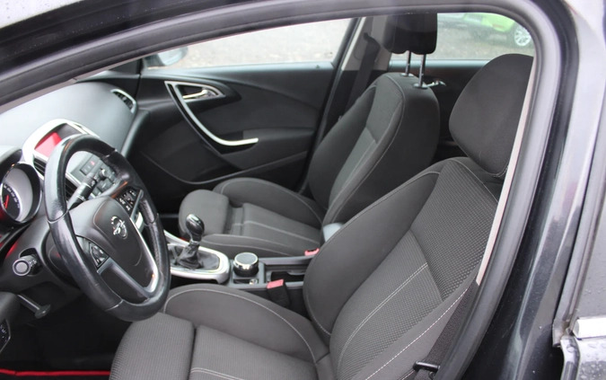 Opel Astra cena 28800 przebieg: 175000, rok produkcji 2013 z Tarnogród małe 562